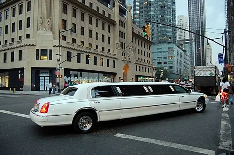 stretch limousine dubai